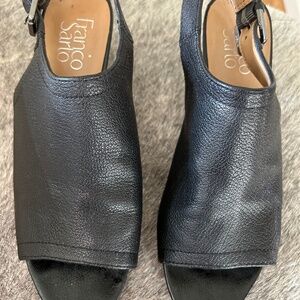 Adorable Franco Sarto leather slides